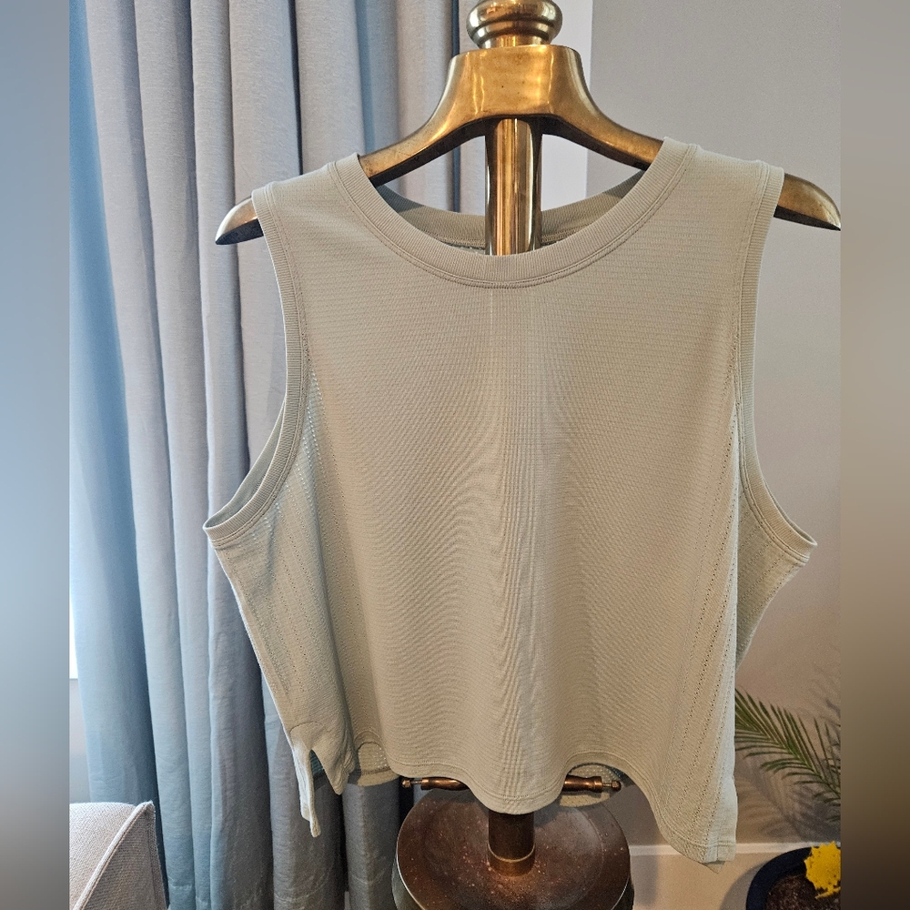 Bundle 3/$40. Lululemen Athletica Women's Sleeveless Tank Top - Light Green
